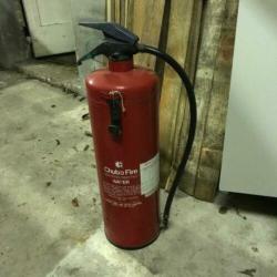 3 oude engelse brandblussers