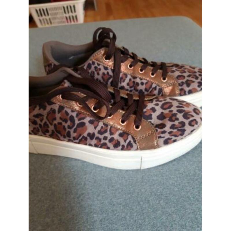 Sneaker met panterprint maat 40