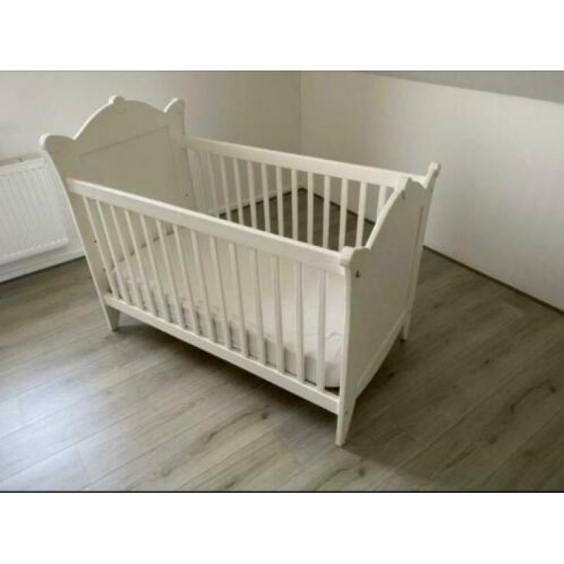 Babykamer, ledikant, commode, kledingkast, €50 voor alles