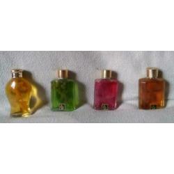 Antieke parfumflesjes met echte bloemen ('50) Tsjechië