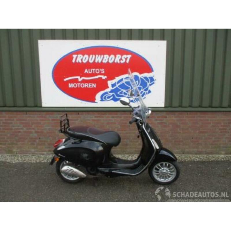 Piaggio Sprint Snor 58 GERESERVEERD (bj 2014)