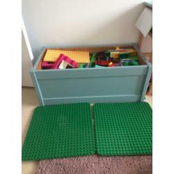Grote kist vol Duplo met 2 grote grondplaten