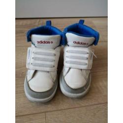 Adidas maat 24 met klitteband veters