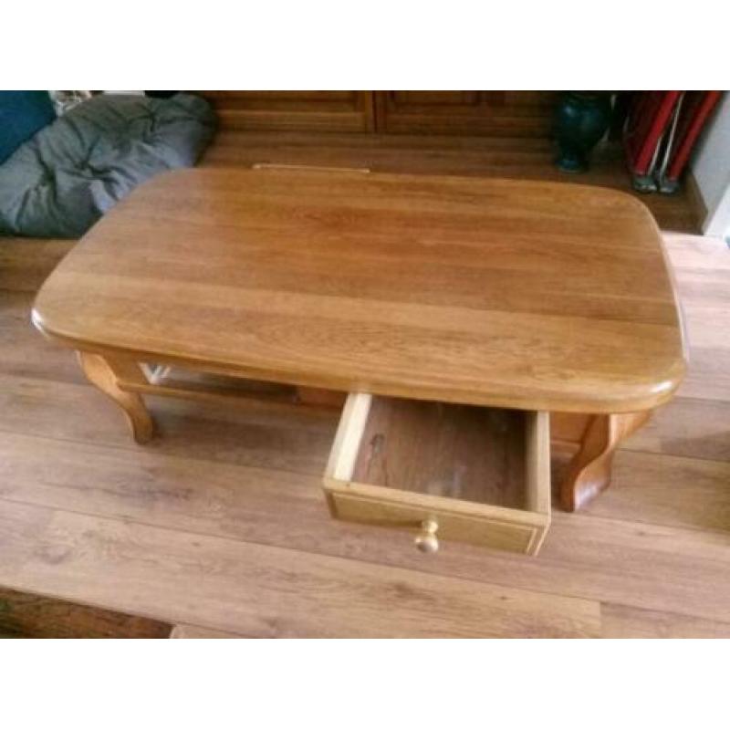 massief eiken salontafel lengte 1.25 breed 70 cm hoog 45 cm