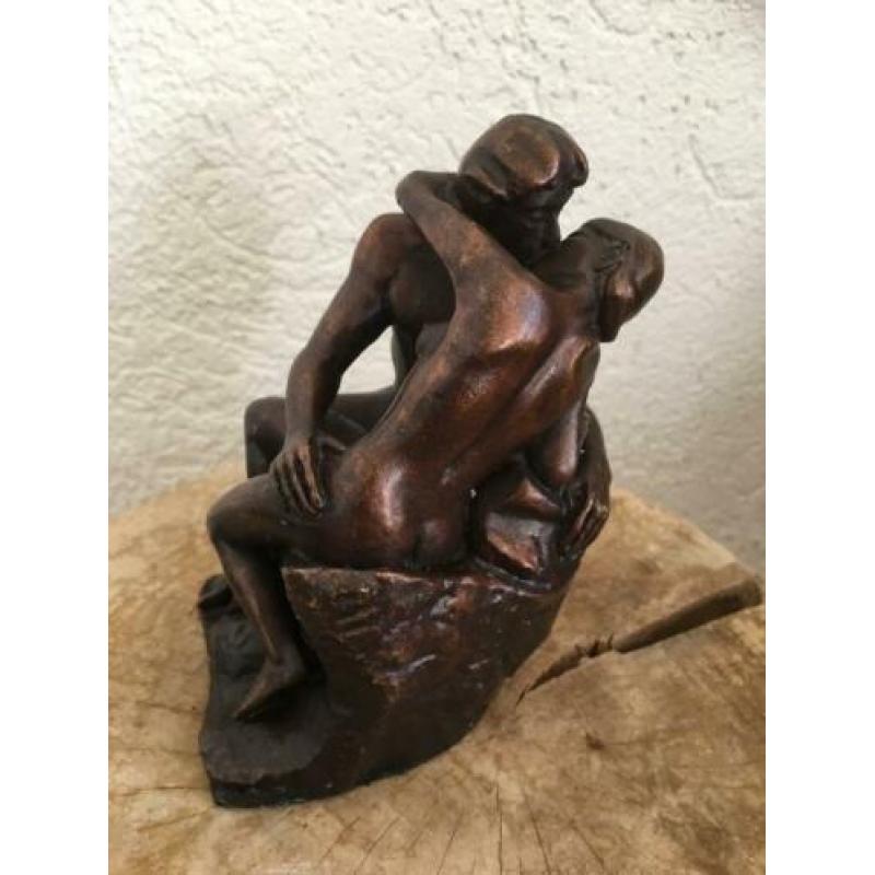 bronzen beeldje, de kus