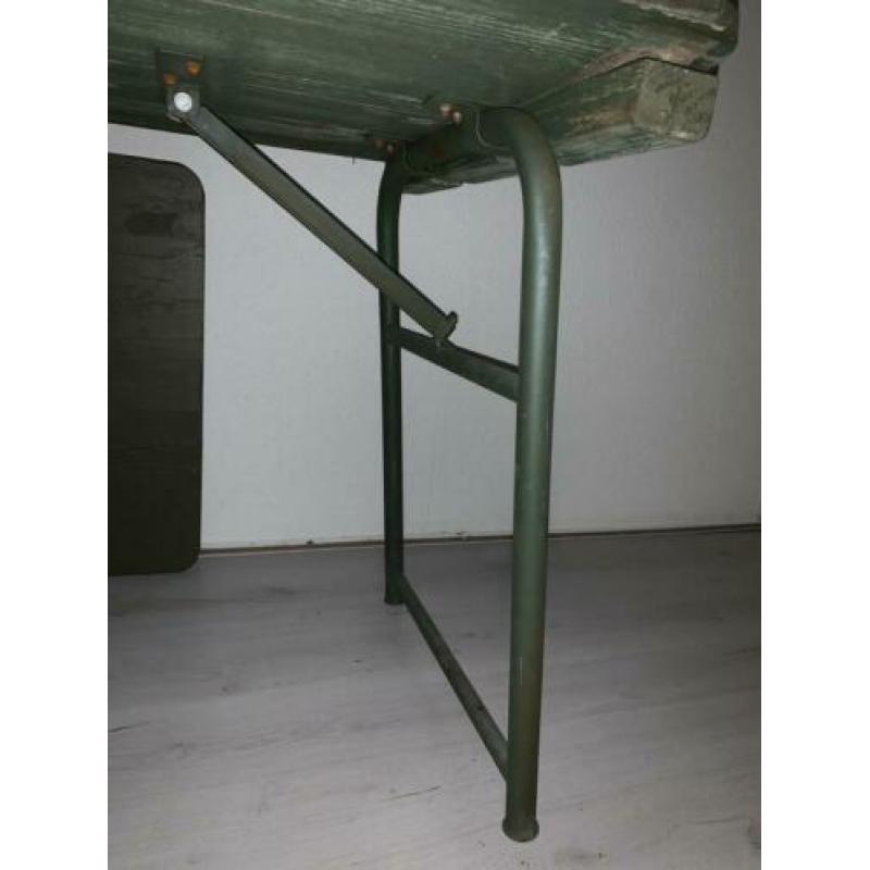 Legertafel bureau