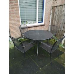 Stalen tuinset, goede conditie.