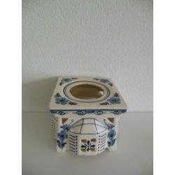 Een vintage blauw/ wit aardewerk theelichtje
