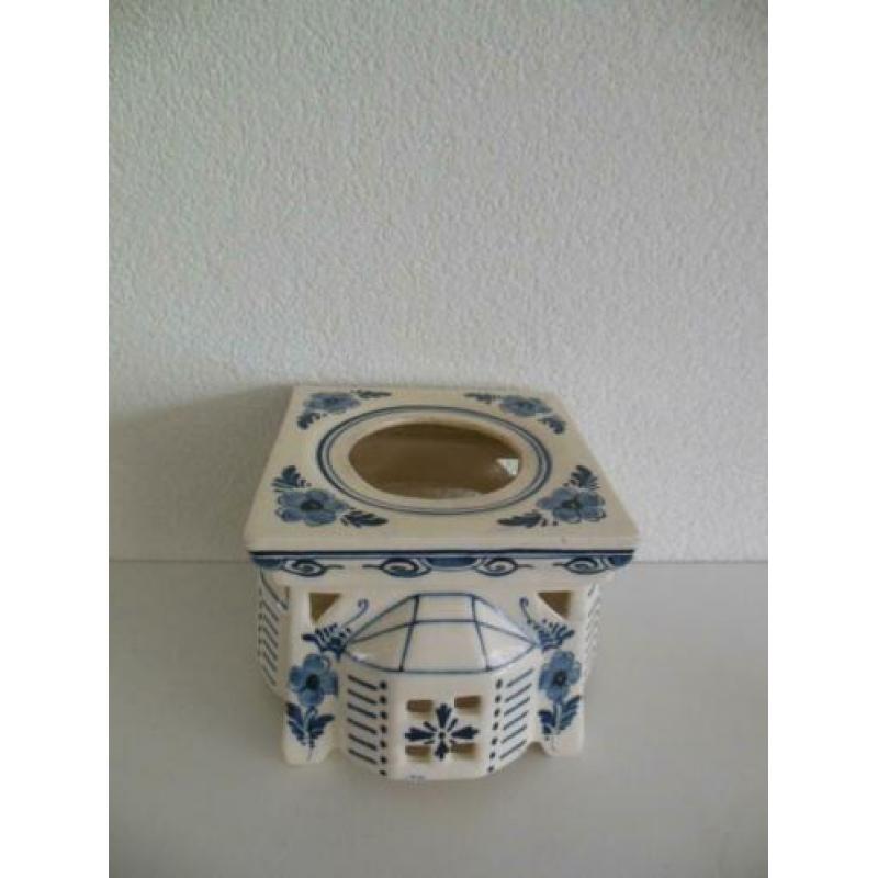 Een vintage blauw/ wit aardewerk theelichtje