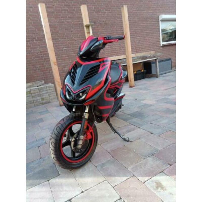Yamaha Aerox 70cc roze top