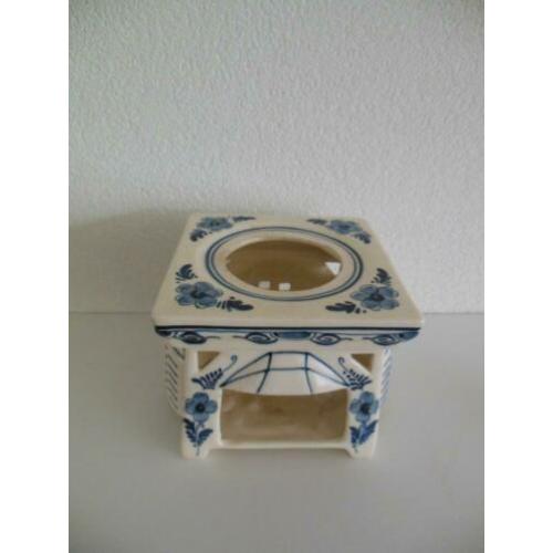 Een vintage blauw/ wit aardewerk theelichtje