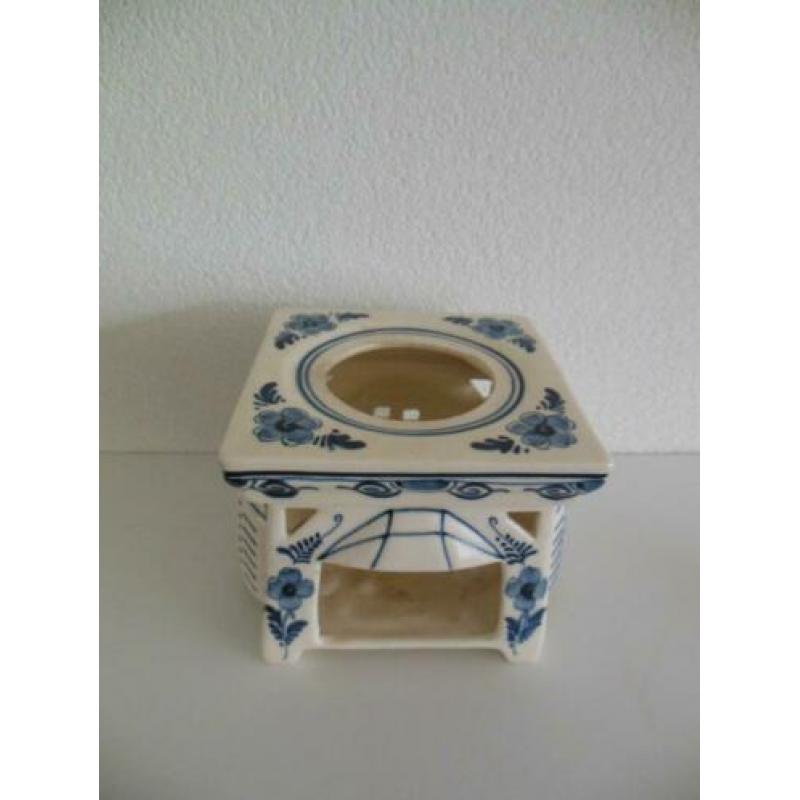 Een vintage blauw/ wit aardewerk theelichtje