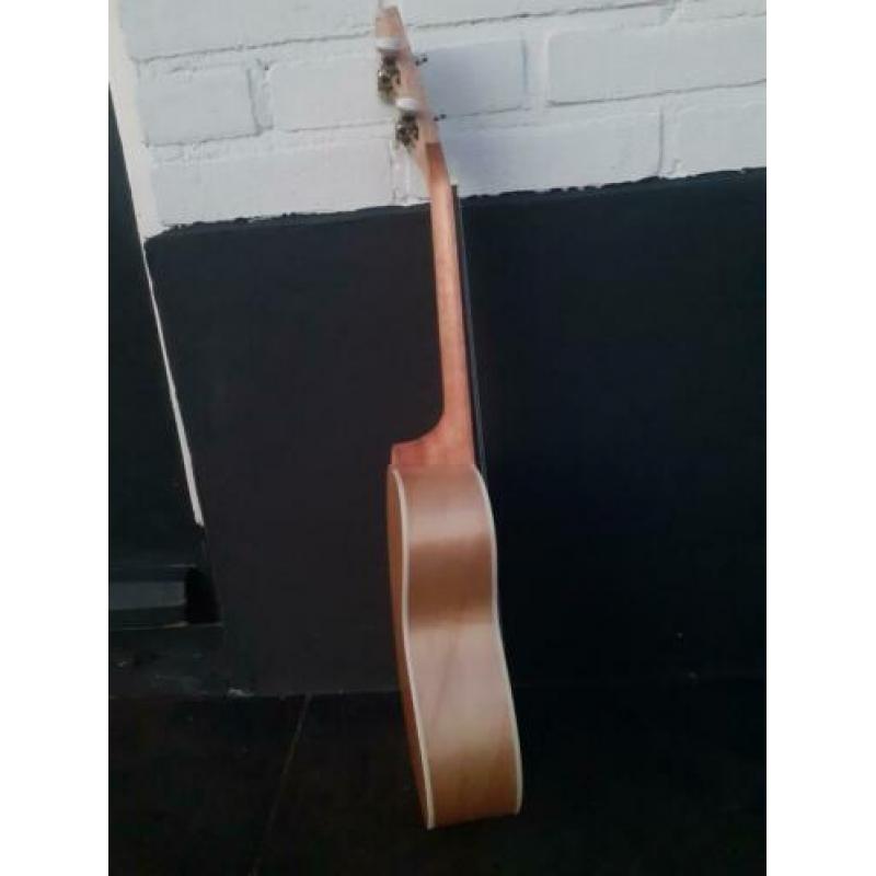 Ukelele FUK118NT, met tuner, plectrum en extra snaren