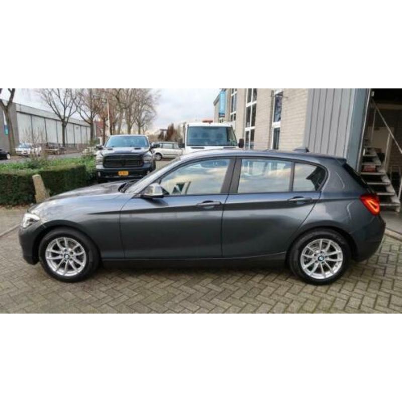 BMW 1-serie 116i Executive 5DRS/NAVI/PDC/STOELVERW