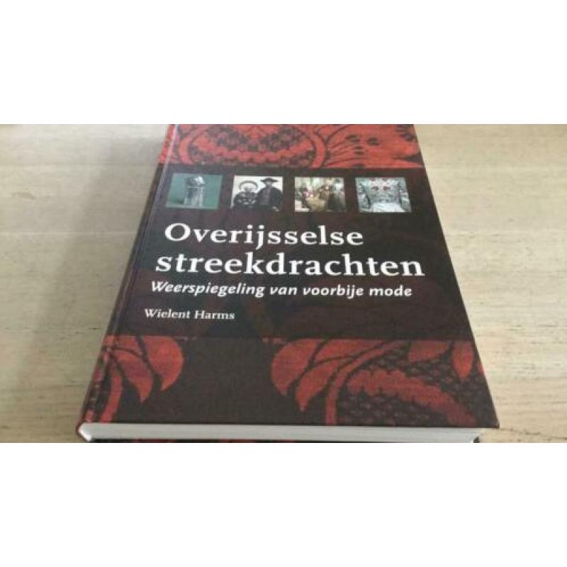 Overijsselse streekdrachten. Wielent Harms.Klederdracht