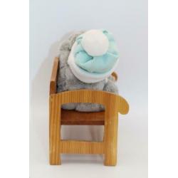 Me to you beertjes houten bank winter knuffelen cadeautip