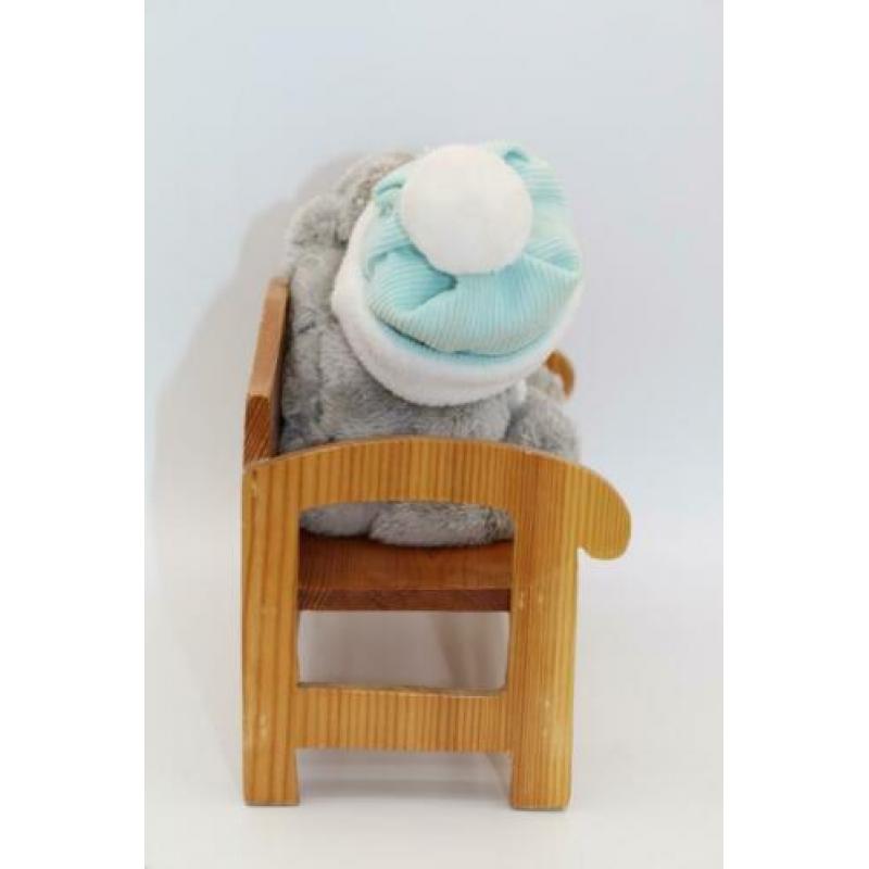 Me to you beertjes houten bank winter knuffelen cadeautip