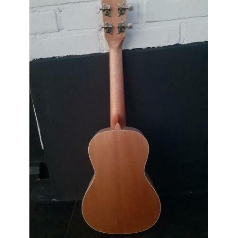 Ukelele FUK118NT, met tuner, plectrum en extra snaren