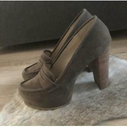 Nieuwe WE pumps met blokhak | taupe | maat 39