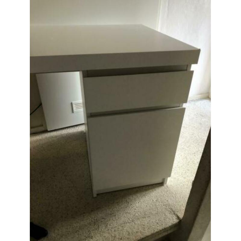 Mooie bureau van Ikea nu meenemen !!