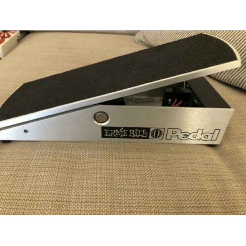Ernie Ball volume pedaal 6166 -> ZGAN!