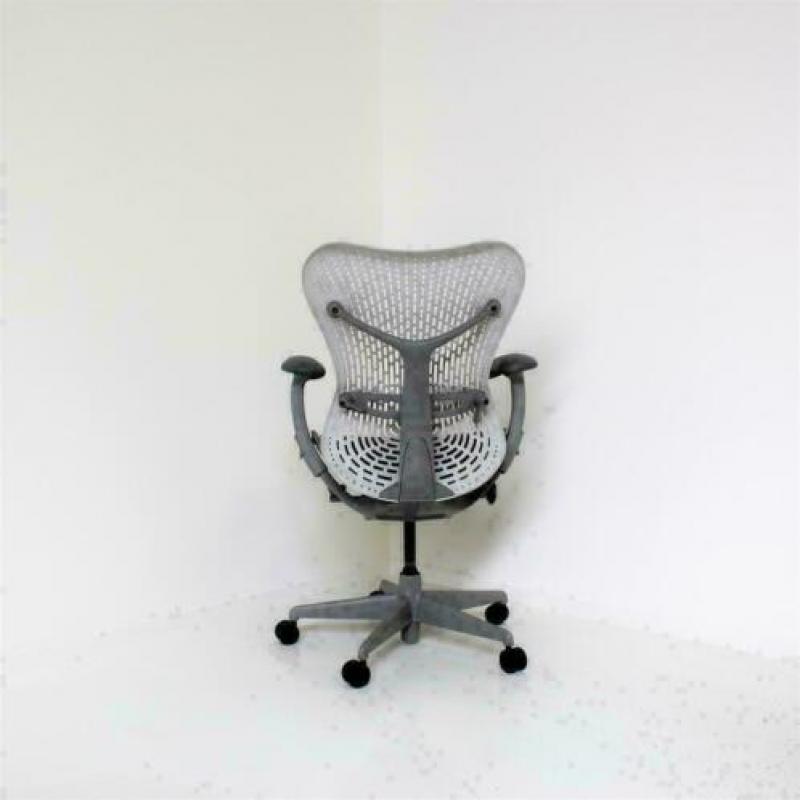 Herman Miller Bureaustoelen, Type Mirra, Licht Grijs