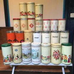 Grote partij vintage beschuitblikken, 26 stuks