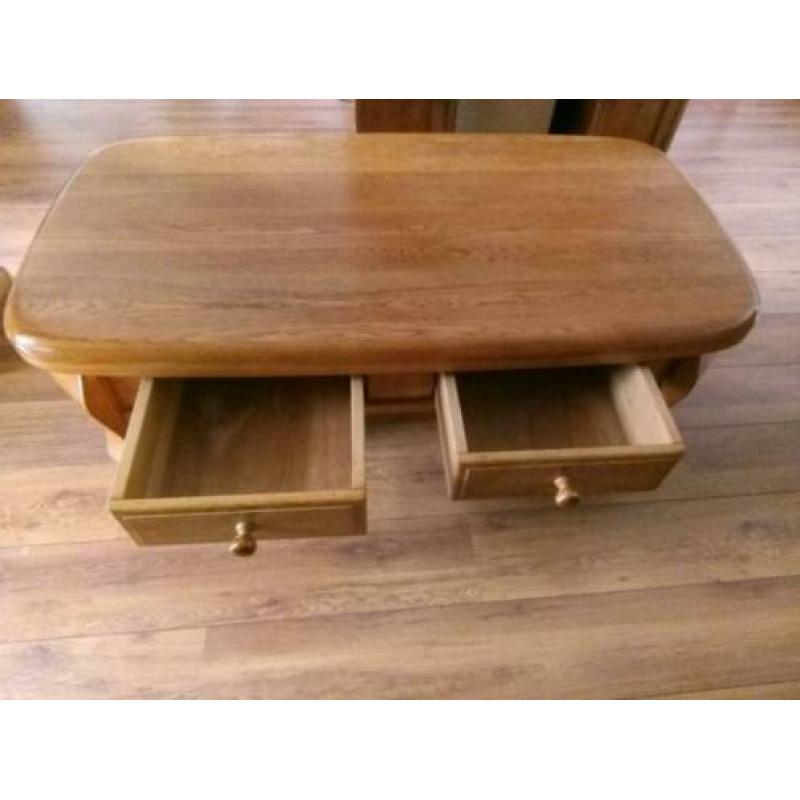 massief eiken salontafel lengte 1.25 breed 70 cm hoog 45 cm