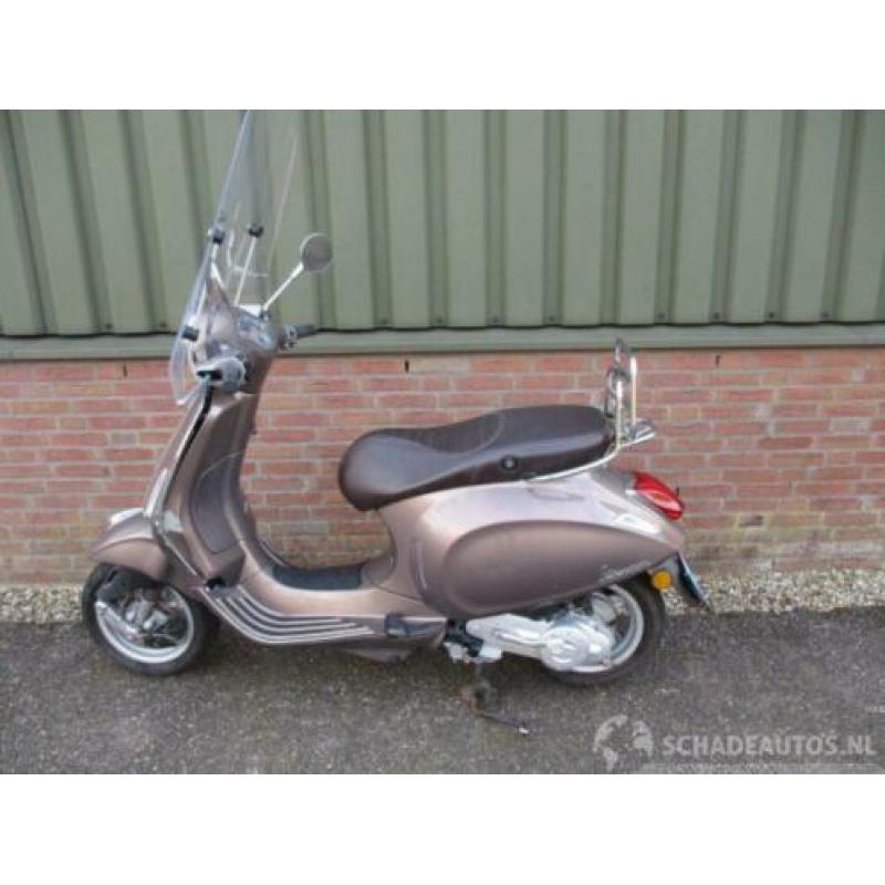 Piaggio Primavera Snor 35 (bj 2017)