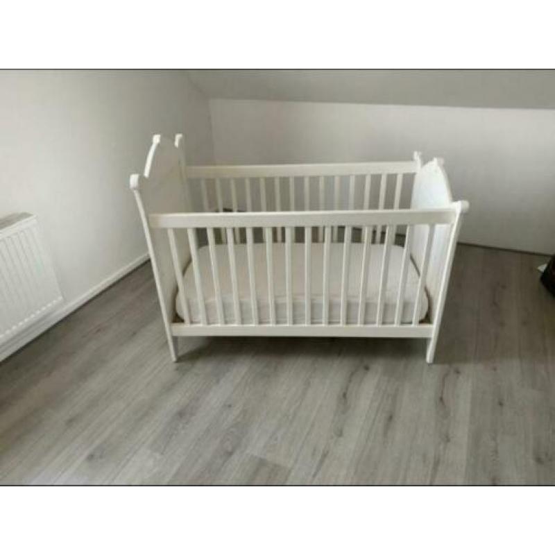 Babykamer, ledikant, commode, kledingkast, €50 voor alles