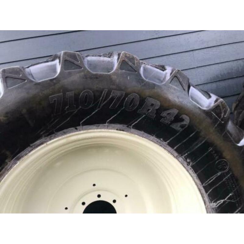 710/70r42 banden met velgen 8 gaats zf steek