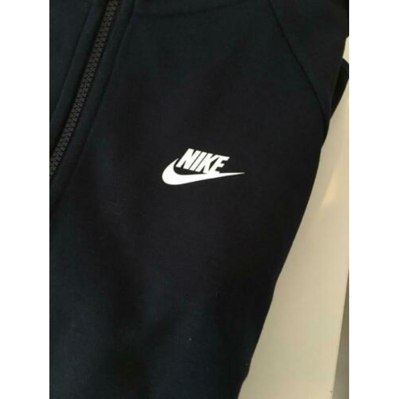 Mooie Nike tech fleece vesten en broek ***OPRUIMING***