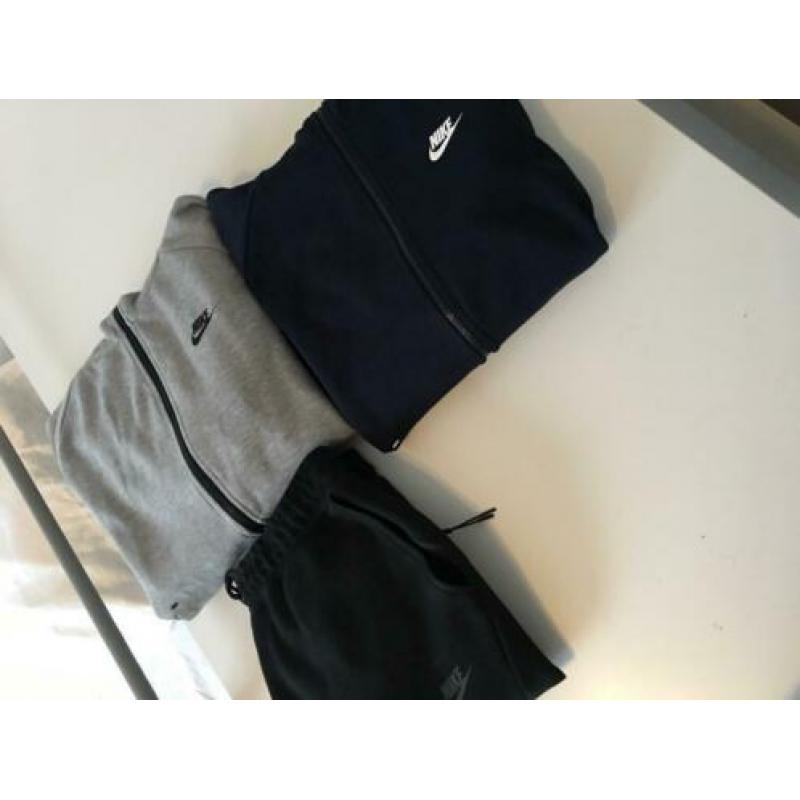 Mooie Nike tech fleece vesten en broek ***OPRUIMING***
