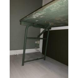 Legertafel bureau