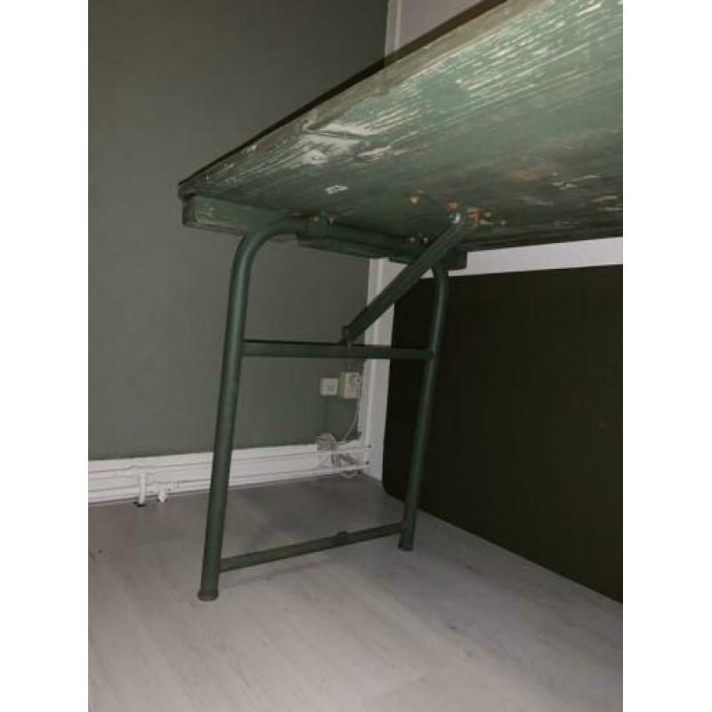 Legertafel bureau