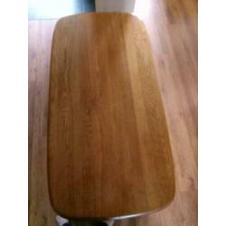 massief eiken salontafel lengte 1.25 breed 70 cm hoog 45 cm