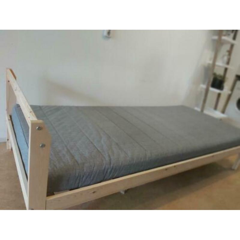 IKEA houten 1 persoonsbed (90x200)