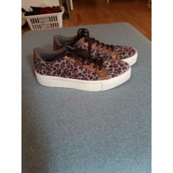 Sneaker met panterprint maat 40