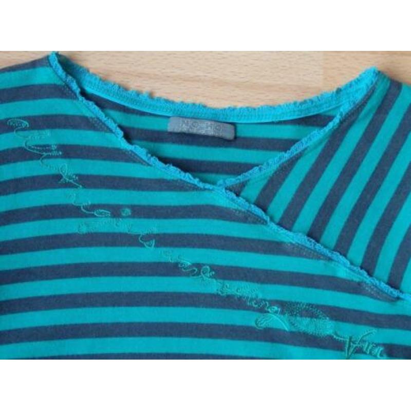 Leuke groen/zwart gestreepte longsleeve maat 128