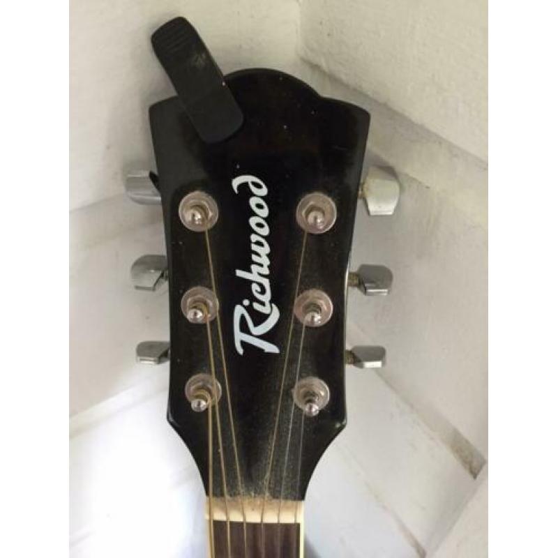 Akoestische gitaar Richwood. Als nieuw.