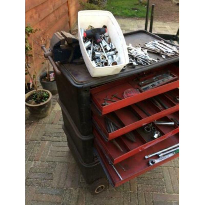 Gereedschapwagen gedore en handgereedschap