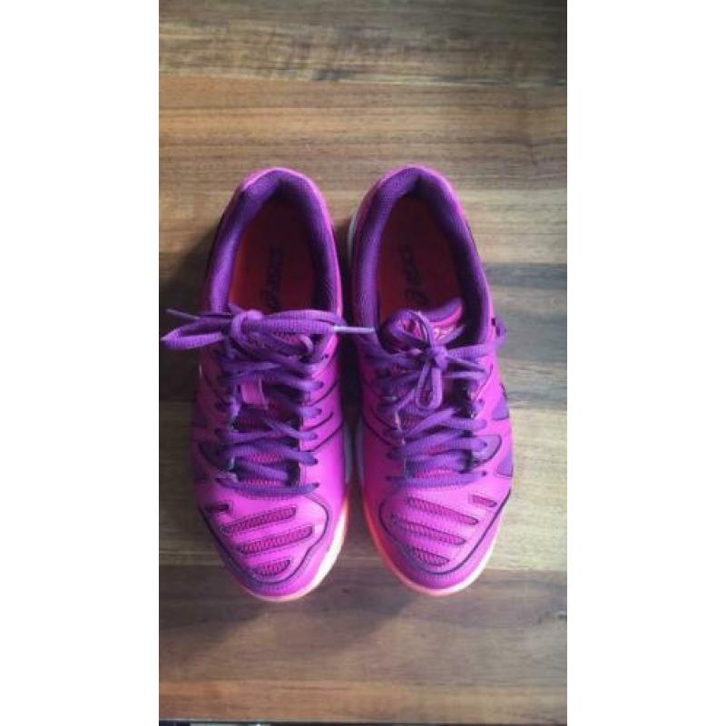 Asics 33,5 gympen voor tennis of hockey