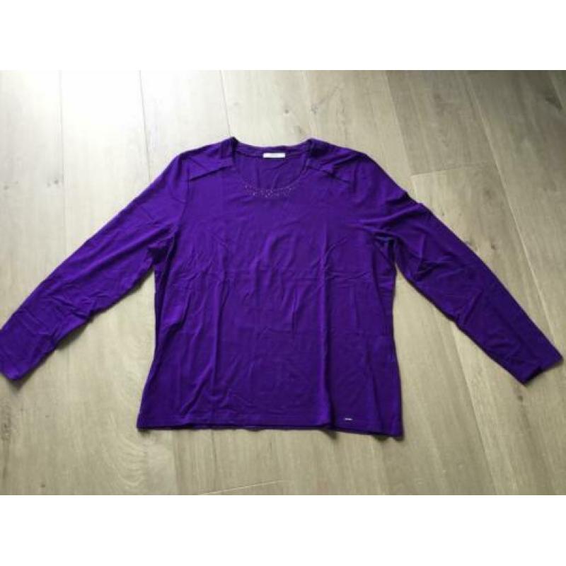 Paars T-shirt van LUCIA, mt 44, leuk halsdetail, ZGAN