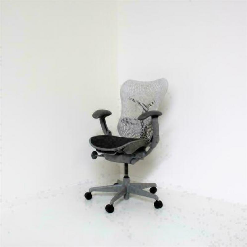 Herman Miller Bureaustoelen, Type Mirra, Licht Grijs