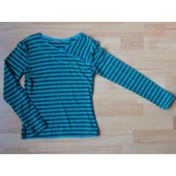 Leuke groen/zwart gestreepte longsleeve maat 128