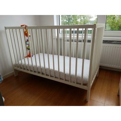 Ikea baby/ peuterbedje incl matras, deken en lakens