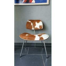 1x Vitra Eames Plywood Group LCM Calf's Skin essen zwart