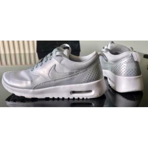 Nike damesschoenen ( Grijze - maat 37 ). Bijna nieuw