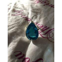 Prachtige handgemaakte 925z ring met blauw topaas maat 18.5