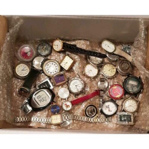 Groot lot horloges, partij ruim 3 kg, 100+ horloges